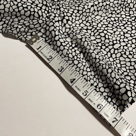 Chaus Sport print dressy rayon shorts with on seam pockets and stretch waist M - Picture 9 of 10